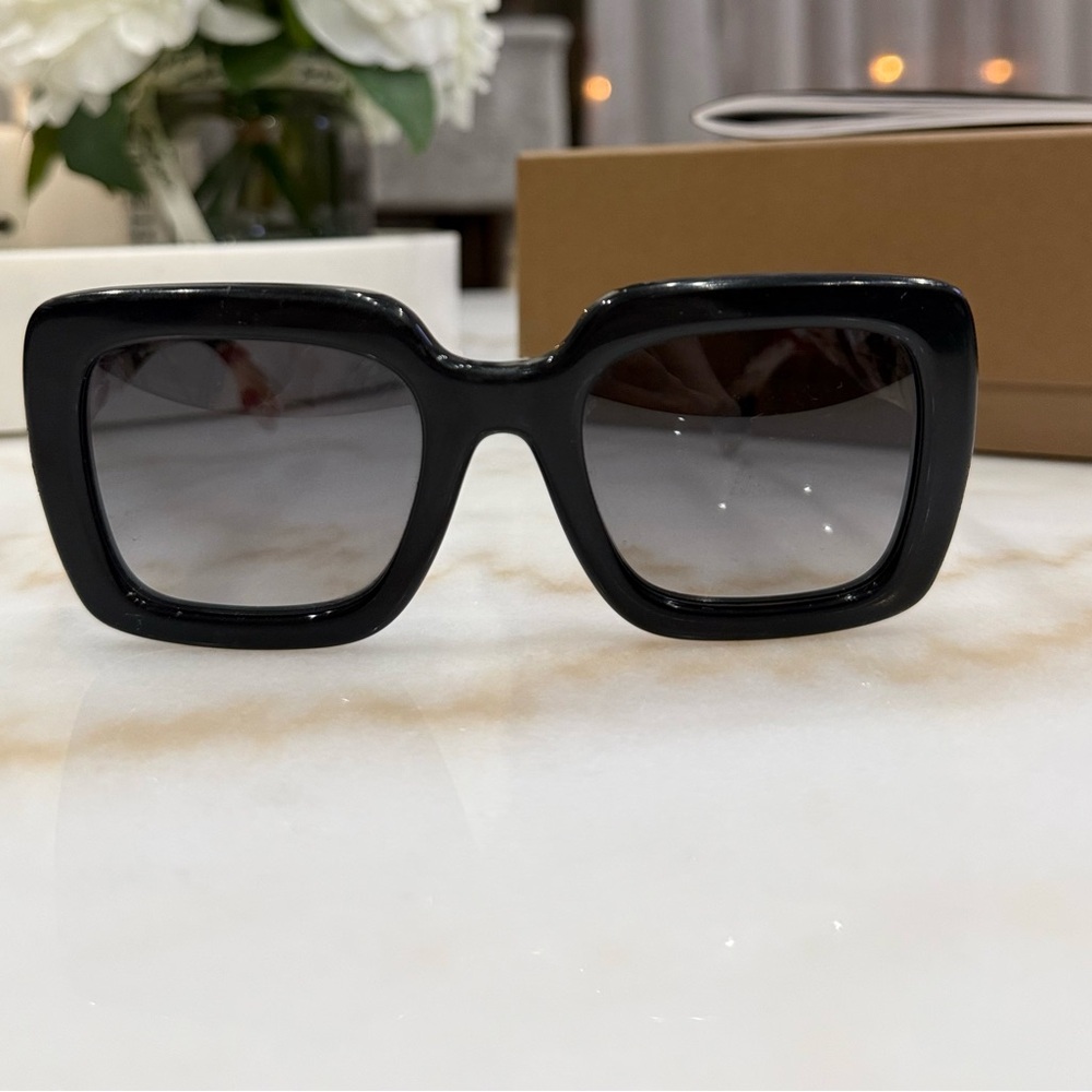 Burberry Black Sunglasses with Multicolor Patterned Temples - Picture 6 of 11